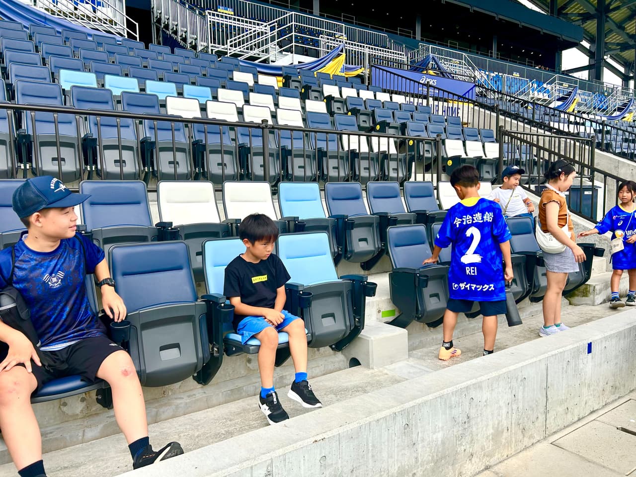 【スタジアムツアー】選手ベンチを体験。