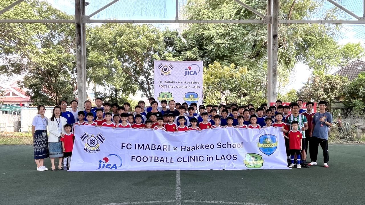 ラオスでインクルーシブサッカーイベントの参加並びにサッカー教室を実施