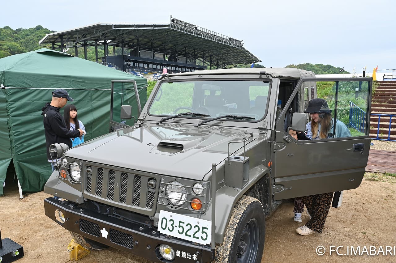 自衛隊車両の展示・体験ブース