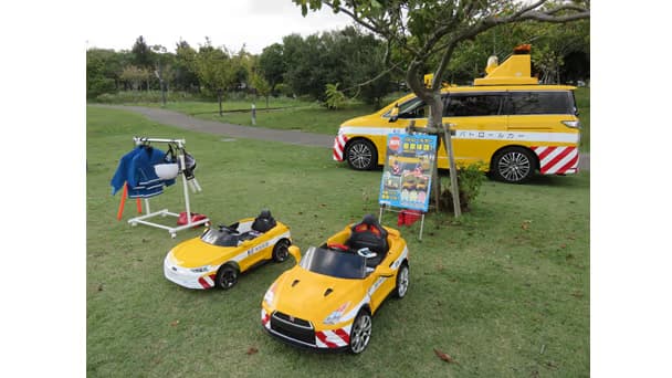 道路巡回車の展示など