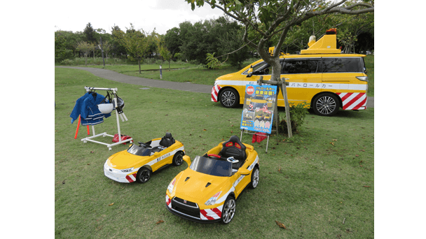 車両展示(道路巡回車)及びミニ道路巡回車展示